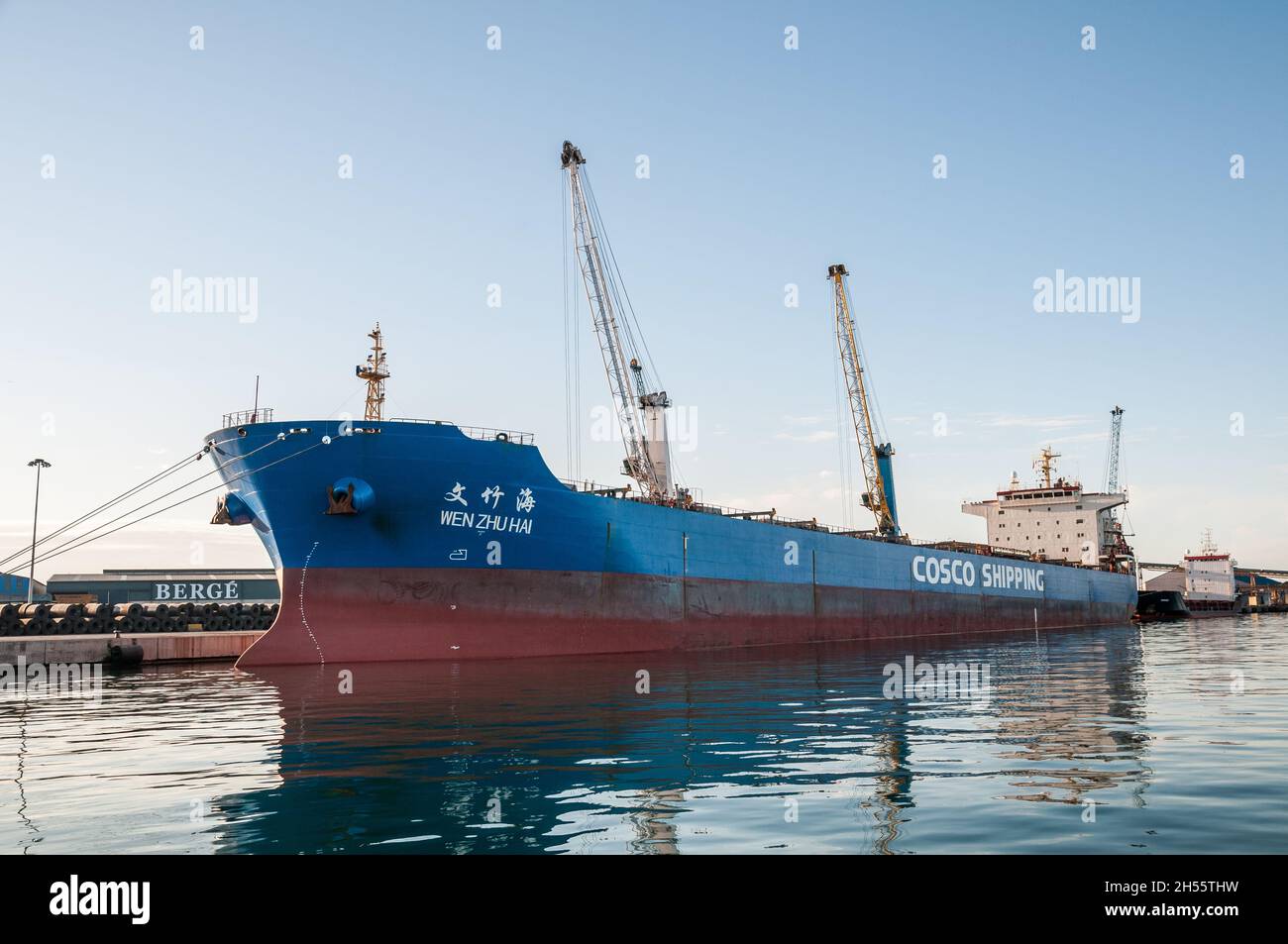 Wen Zhu Hai, costruito nel 2008, portarinfuse, vela sotto bandiera della Cina, Tarragona, Catalogna, Spagna Foto Stock