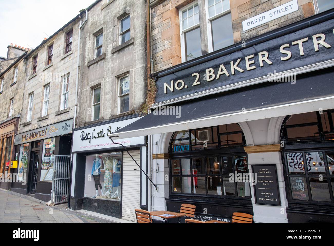 Negozi lungo Baker Street a Stirling, Scozia Foto Stock