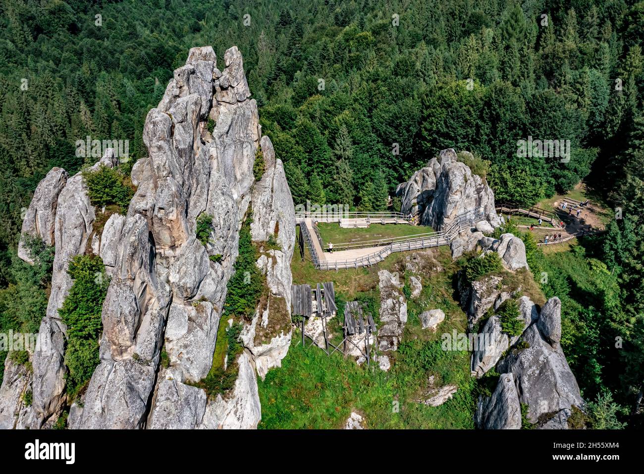 Festung Tustan aus der Luft | Luftbilder von der Festung Tustan in der Ukraine | Fortezza Tustan fotografata dall'aria Foto Stock