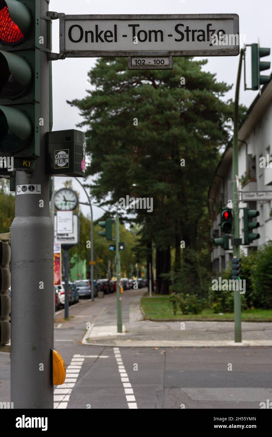 Via segno Onkel-Tom-Strasse, che deve essere rinominato per motivi razzisti e politici Foto Stock