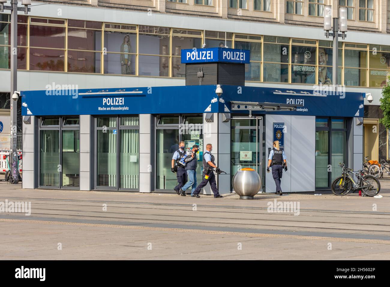 Stazione di polizia ad Alexanderplatz a Berlino Foto Stock