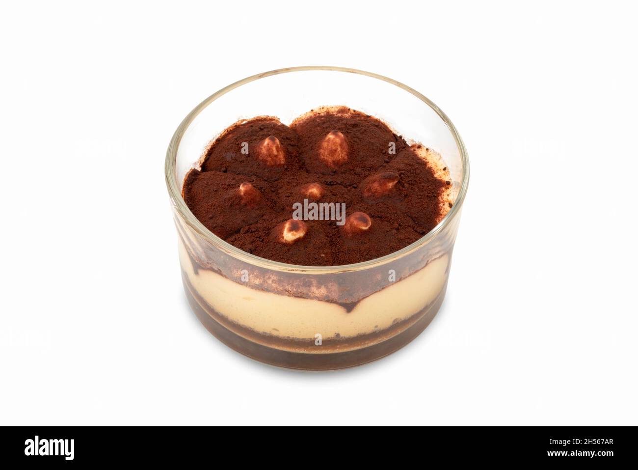 Tiramisù tradizionale italiano in bicchiere isolato su bianco Foto Stock