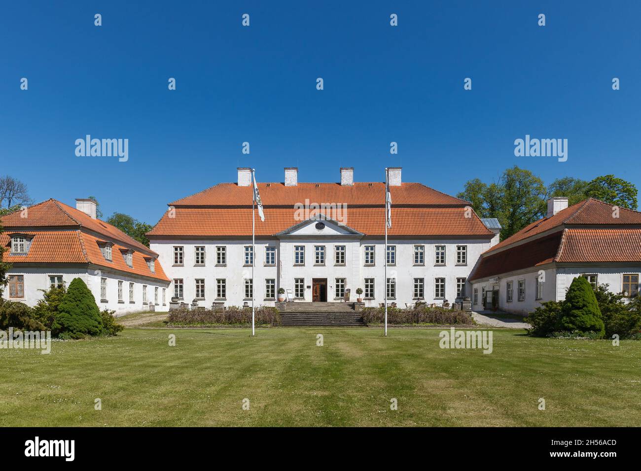 Suuremoisa è il più grande complesso di maniero barocco in Estonia. Fu eretto nel 1755-60 dalla famiglia Stenbock. Hiiumaa, Estonia Foto Stock