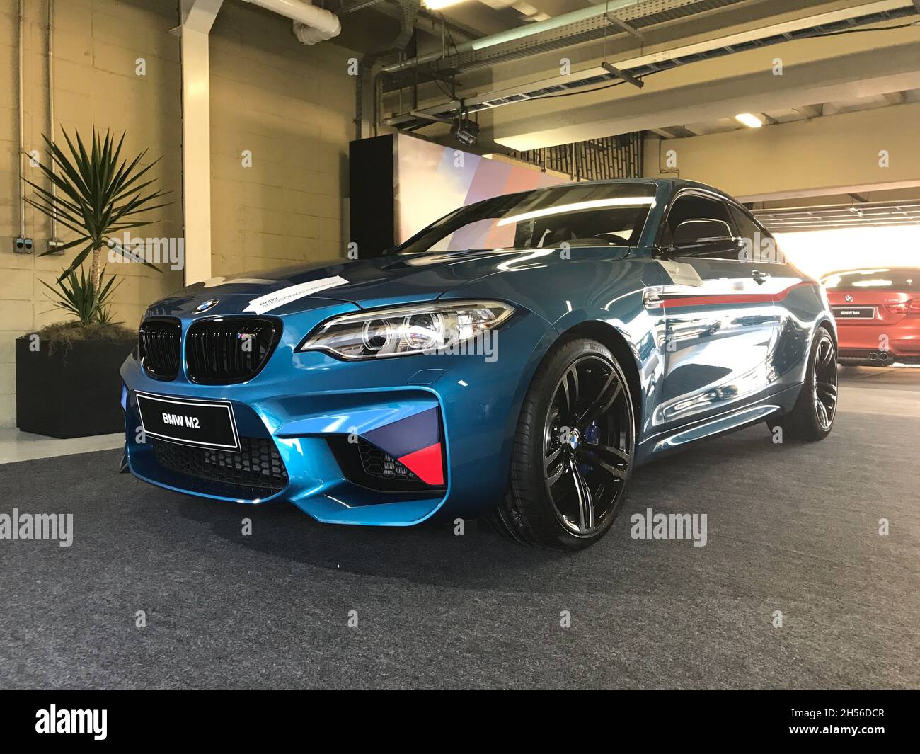 BMW M2: Chiusura laterale e frontale, colore blu metallizzato. BMW M Power Tour. Autodromo José Carlos Pace o Autodromo de Interlagos. São Paulo - São Paulo . Foto Stock