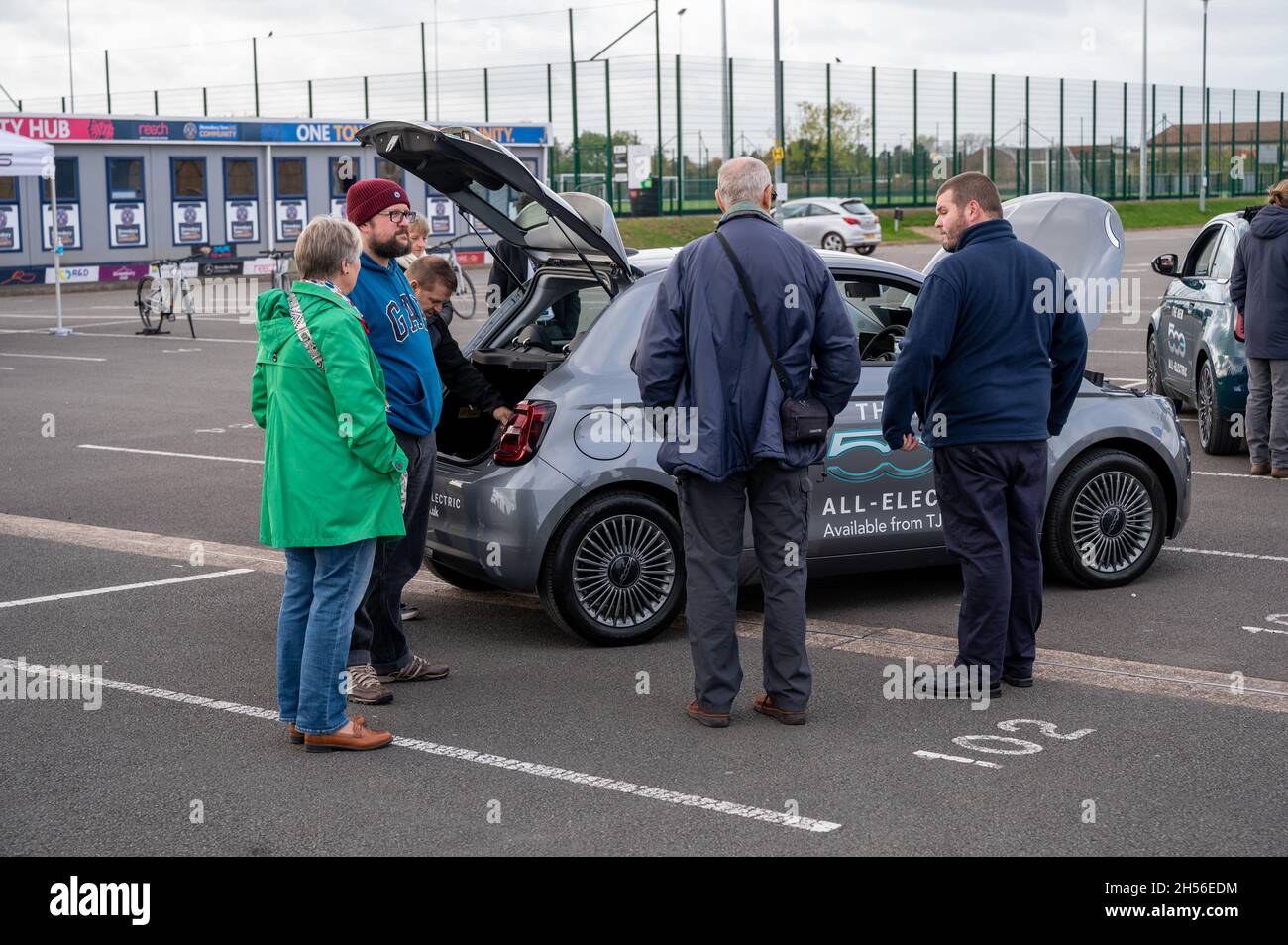 Gli espositori dello Shropshire Goes Electric Day si svolgono presso lo Shrewsbury Town Football Club, Montgomery Waters Meadow. Foto Stock