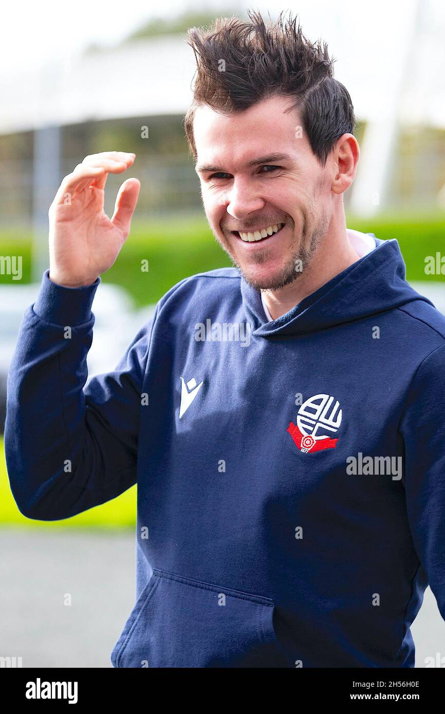 Bolton, Regno Unito. 7 novembre 2021. Durante la partita di fa Cup 1st Round tra Bolton Wanderers e Stockport County presso l'Università di Bolton Stadium, Bolton, Inghilterra, il 7 novembre 2021. Foto di Mike Morese. Solo per uso editoriale, licenza richiesta per uso commerciale. Nessun utilizzo nelle scommesse, nei giochi o nelle pubblicazioni di un singolo club/campionato/giocatore. Credit: UK Sports Pics Ltd/Alamy Live News Foto Stock