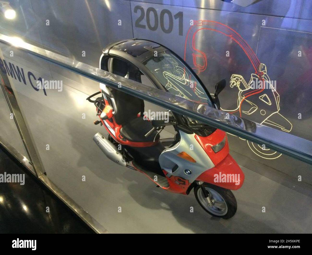 Scooter BMW C1, anno 2001. E' stato fabbricato DAL 2000 al 2002 . BMW Museum, Monaco di Baviera, Germania. Foto Stock