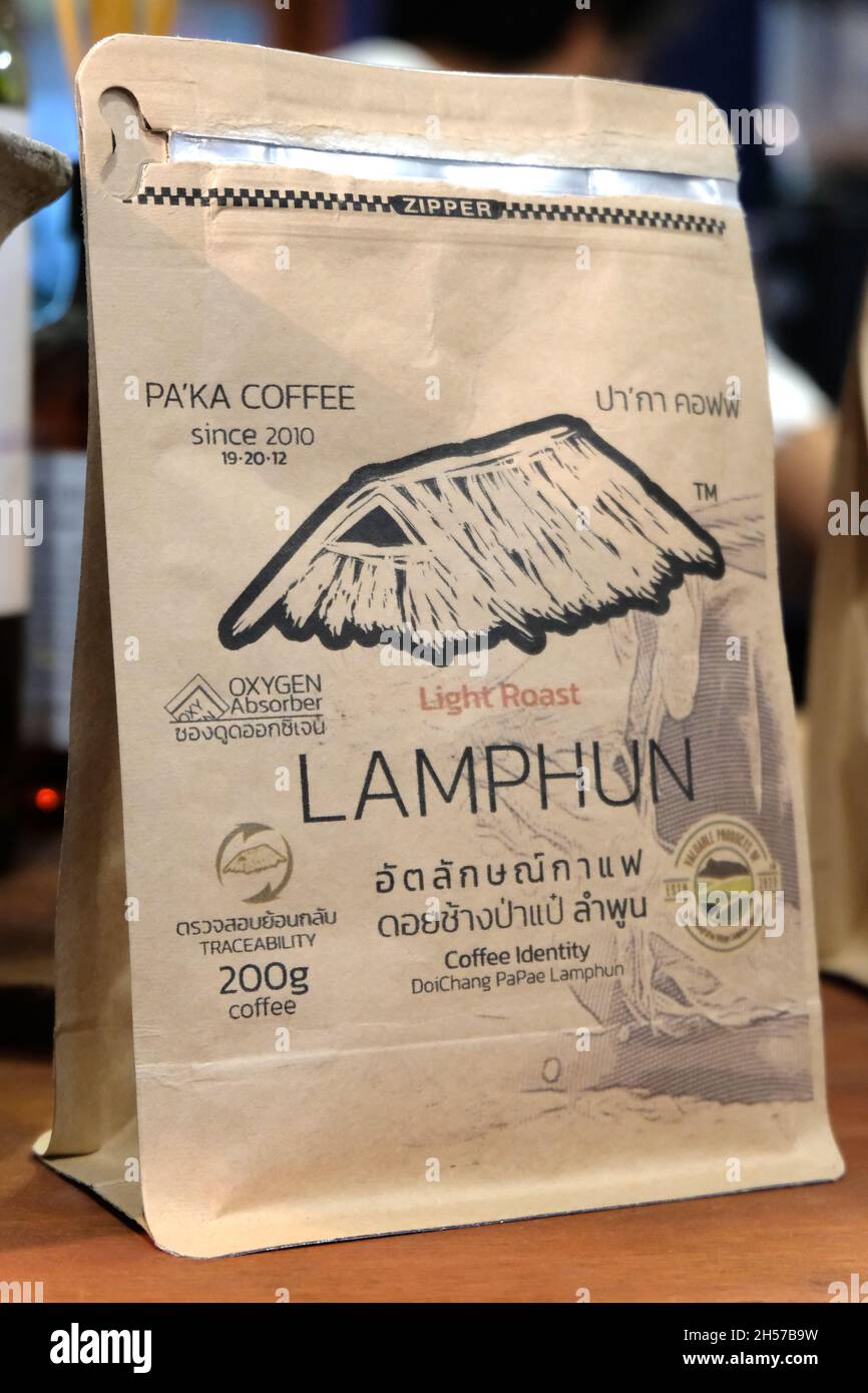 Caffè Lamphun arabica. La piantagione di caffè si trova nel distretto di Ban Hong, nella provincia di Lamphun, nel nord della Thailandia, con varietà caturra, catimor e typica. Foto Stock