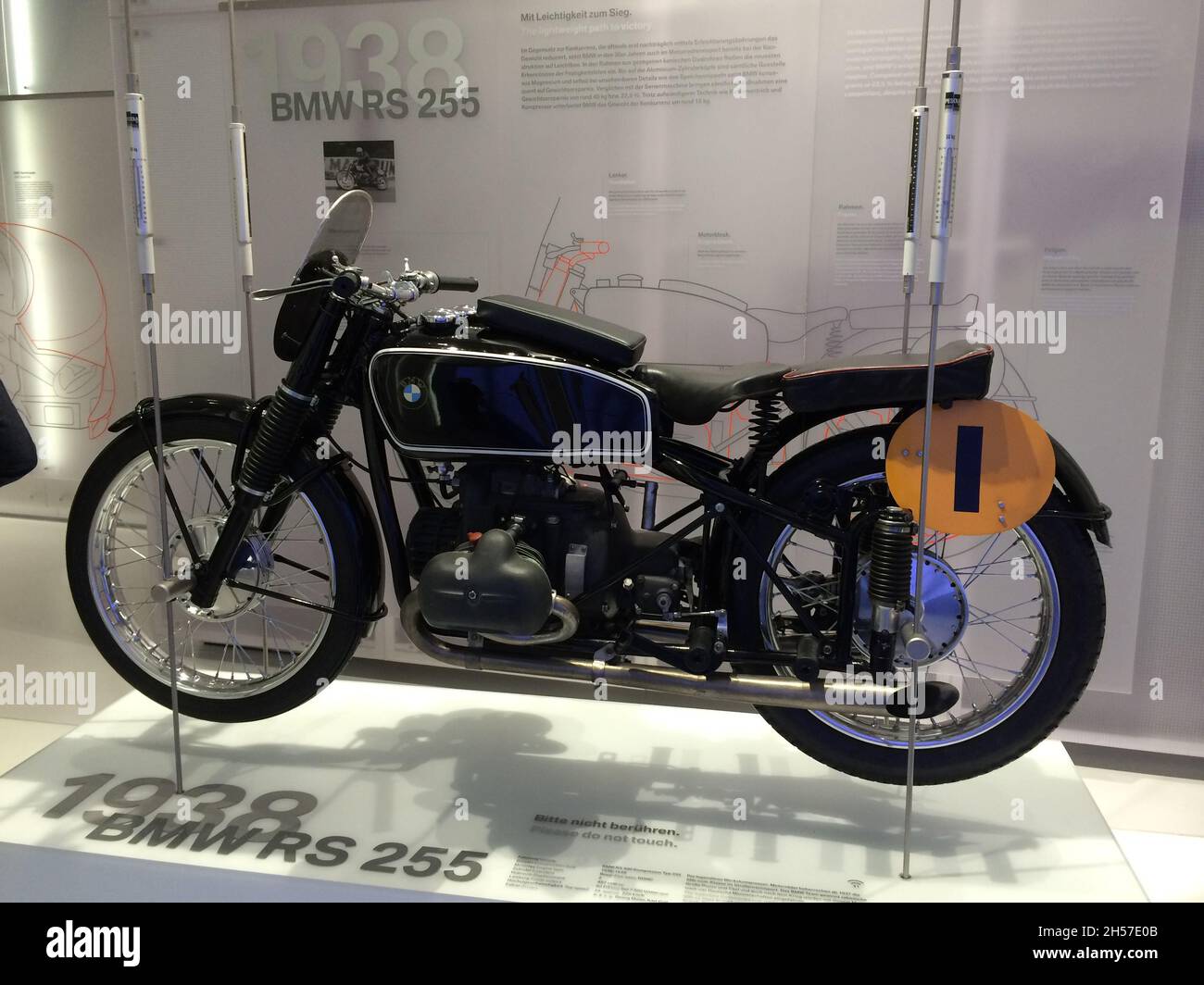 BMW RS 255 motocicletta: Anno 1938, colore nero. Produzione 1935–1939. Museo BMW - Monaco di Baviera - Germania Foto Stock