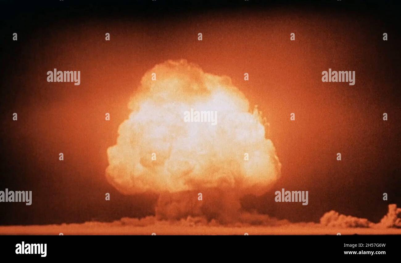 La prima esplosione nucleare al mondo nel sito di test Trinity nel New Mexico durante il progetto Manhattan Foto Stock