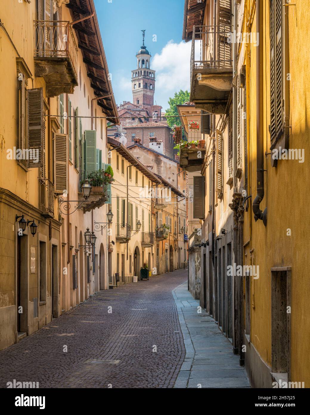 Vista panoramica nella bellissima città di Saluzzo, provincia di Cuneo, Piemonte, Italia. Foto Stock