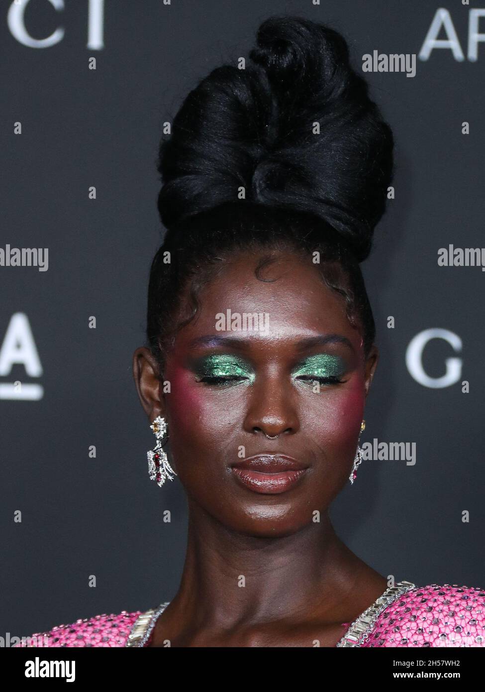 LOS ANGELES, CALIFORNIA, USA - NOVEMBRE 06: L'attrice Jodie Turner-Smith indossando un vestito di Gucci arriva al 10° annuale LACMA Art + Film Gala 2021 che si tiene presso il Los Angeles County Museum of Art il 6 Novembre 2021 a Los Angeles, California, Stati Uniti. (Foto di Xavier Collin/Image Press Agency/Sipa USA) Foto Stock