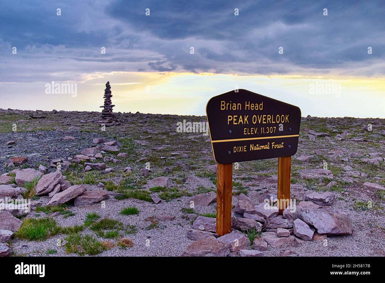 Brian Head Peak vista panoramica al tramonto dal Markagunt Plateau nella Dixie National Forest, Cedar Breaks National Monument, Utah sud-occidentale. United St Foto Stock