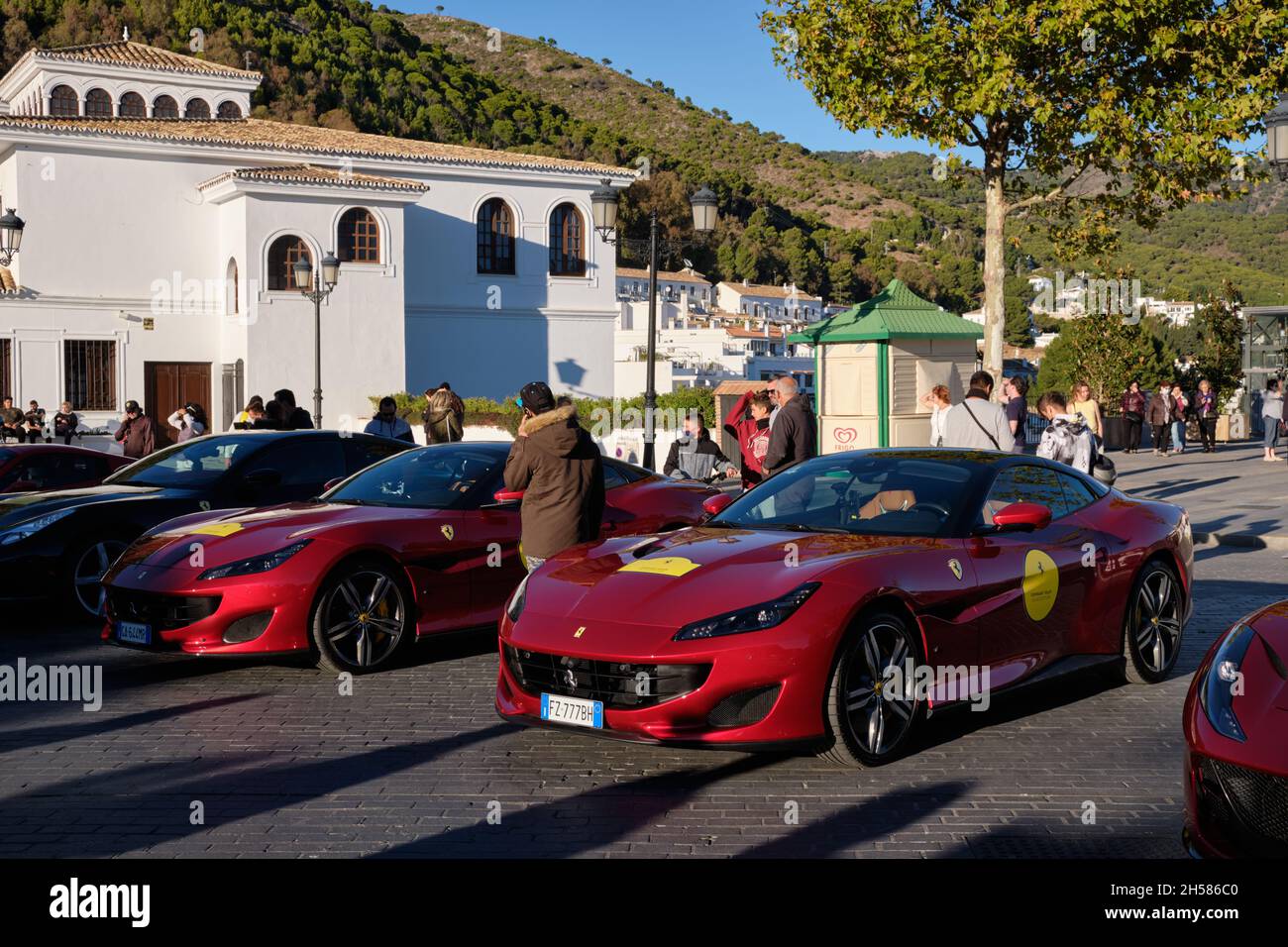 Incontro Ferrari a Mijas Pueblo, provincia di Malaga, Andalusia, Spagna. Foto Stock