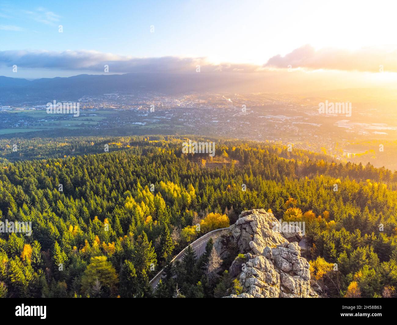 Formazione rocciosa al tramonto del mattino dall'alto Foto Stock