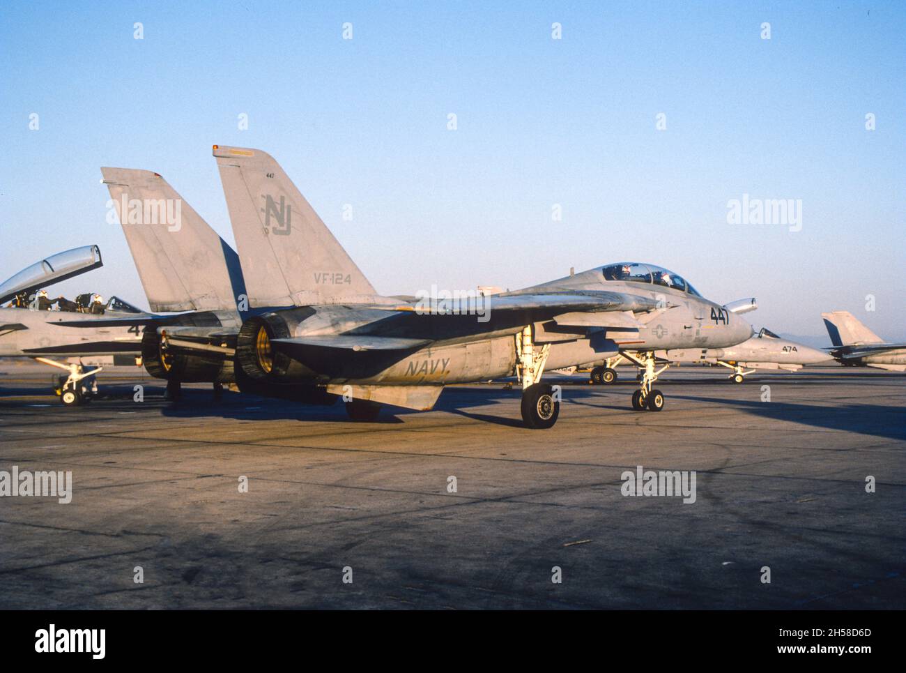 F-14 da VF-124, i combattenti Gun, inizia a prendere un taxi per la pista a NAS Miramar, San Diego, California. Foto Stock