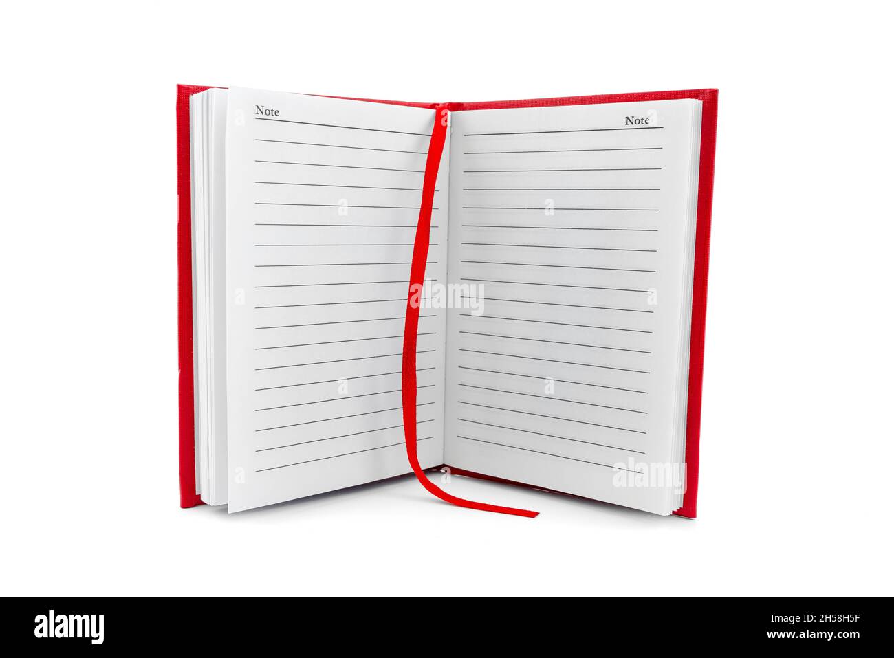 Notebook rosso aperto con righe nere con nastro, isolato su sfondo bianco. Foto Stock