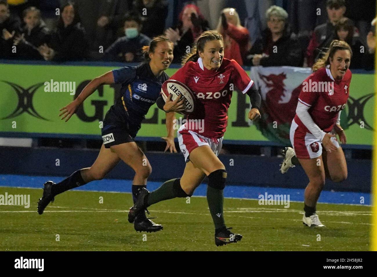 Cardiff, Galles, 7 Nov 2021, Galles / Giappone, Jasmine Joyce testa per la linea Try, credito Penallta Photographics/Alamy Live News Foto Stock