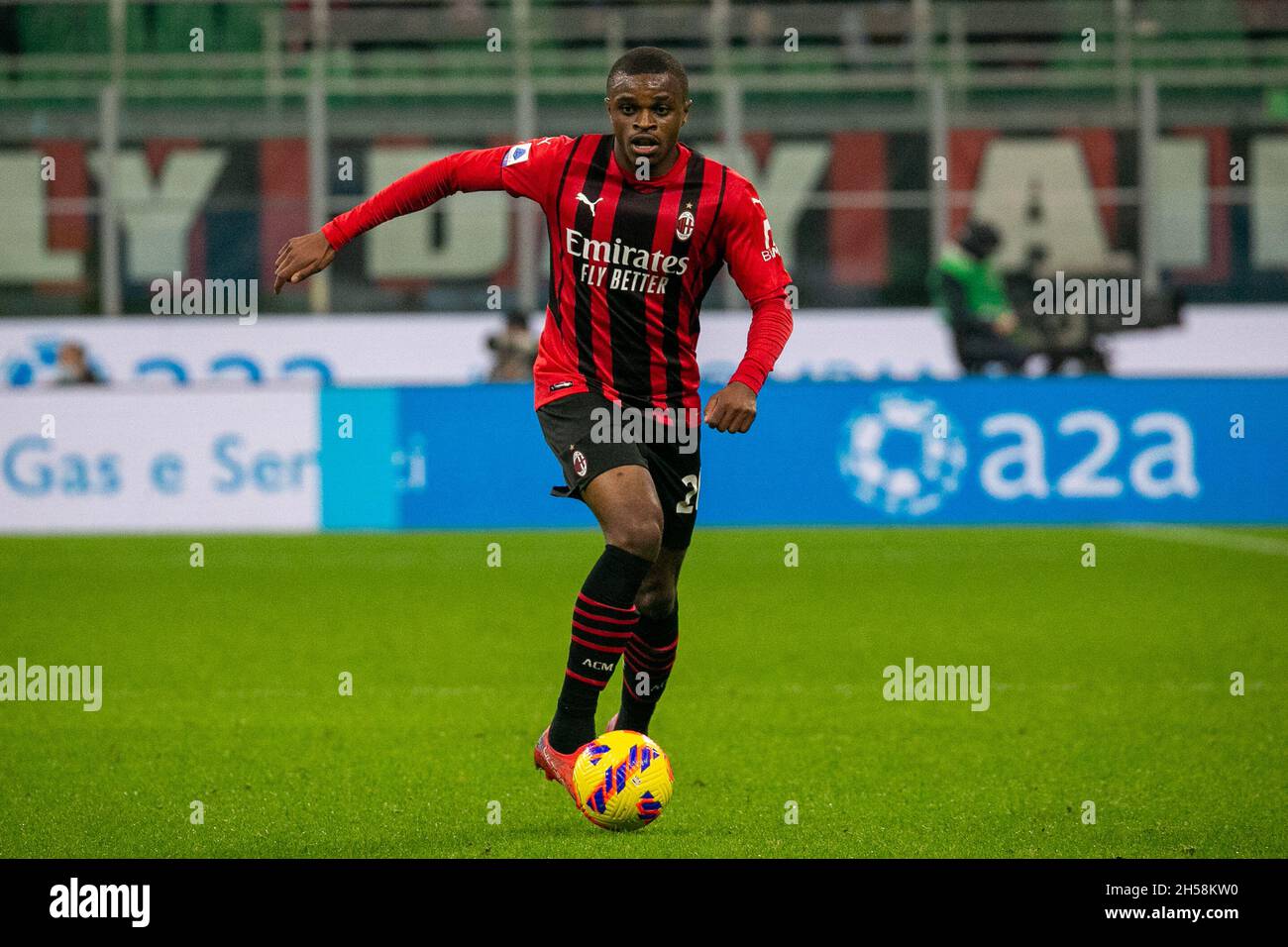 Milano, Italia - 7 novembre 2021 - Milano-Inter serie A - pierre kalulu a.c. milano Credit: Christian Santi/Alamy Live News Foto Stock