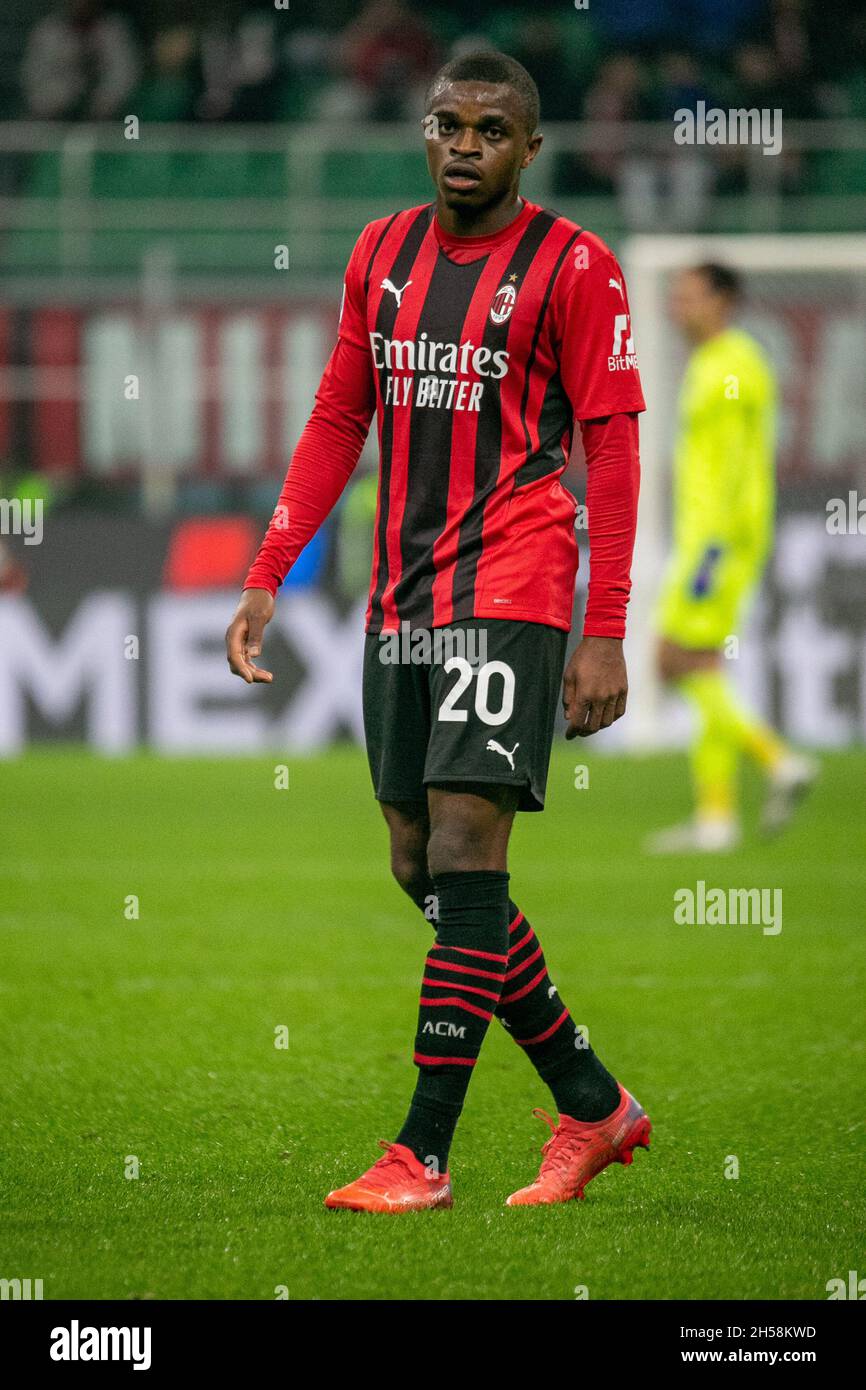 Milano, Italia - 7 novembre 2021 - Milano-Inter serie A - pierre kalulu a.c. milano Credit: Christian Santi/Alamy Live News Foto Stock