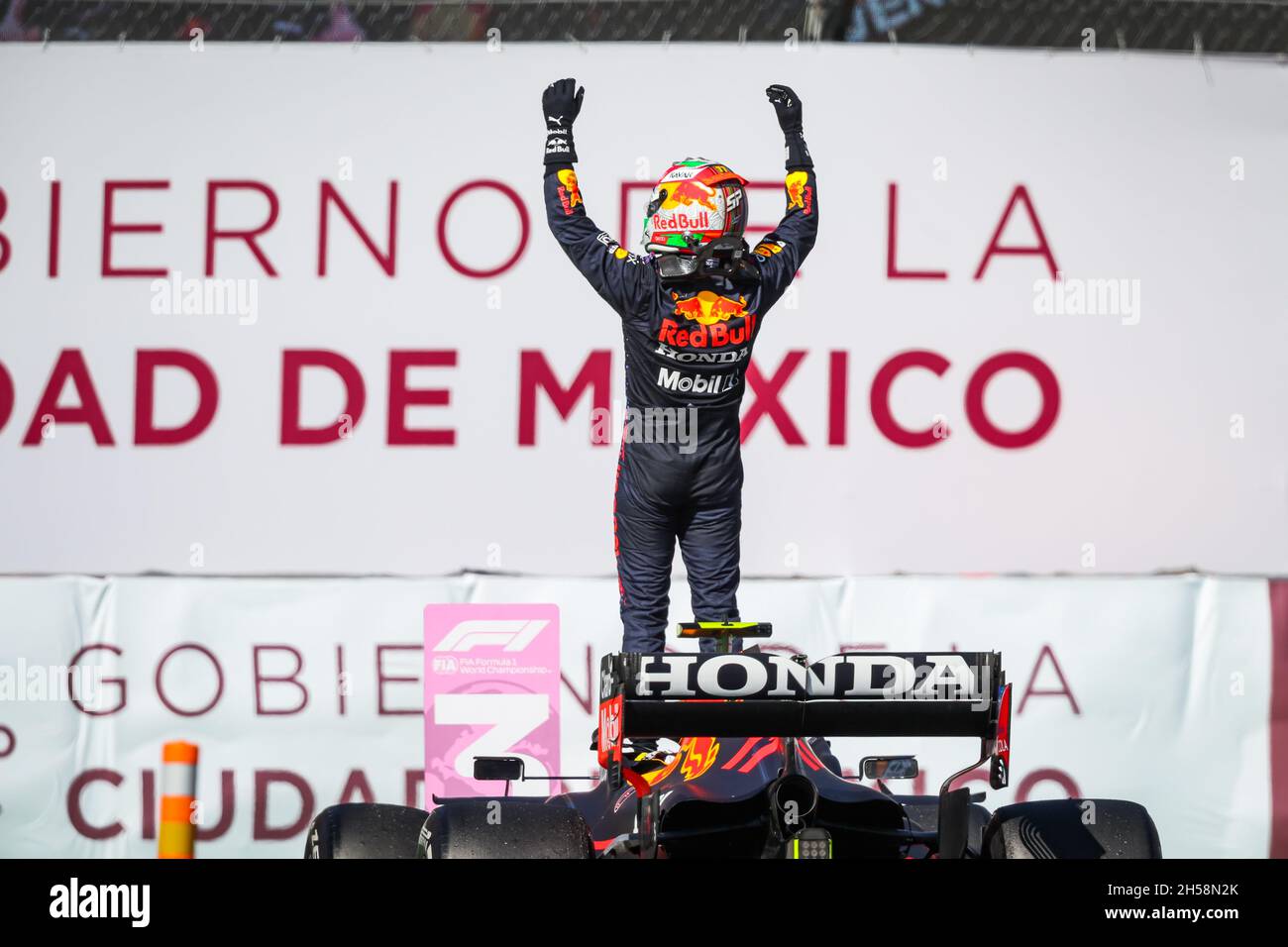 PEREZ Sergio (mex), Red Bull Racing Honda RB16B, festa del ritratto durante la Formula 1 Gran Premio De la Ciudad De Mexico 2021, Gran Premio di Città del Messico, 18° round del Campionato del mondo FIA Formula uno 2021 dal 5 al 7 novembre 2021 sull'Autodromo Hermanos Rodriguez, a Città del Messico, Messico - Foto: Florent Gooden/DPPI/LiveMedia Foto Stock
