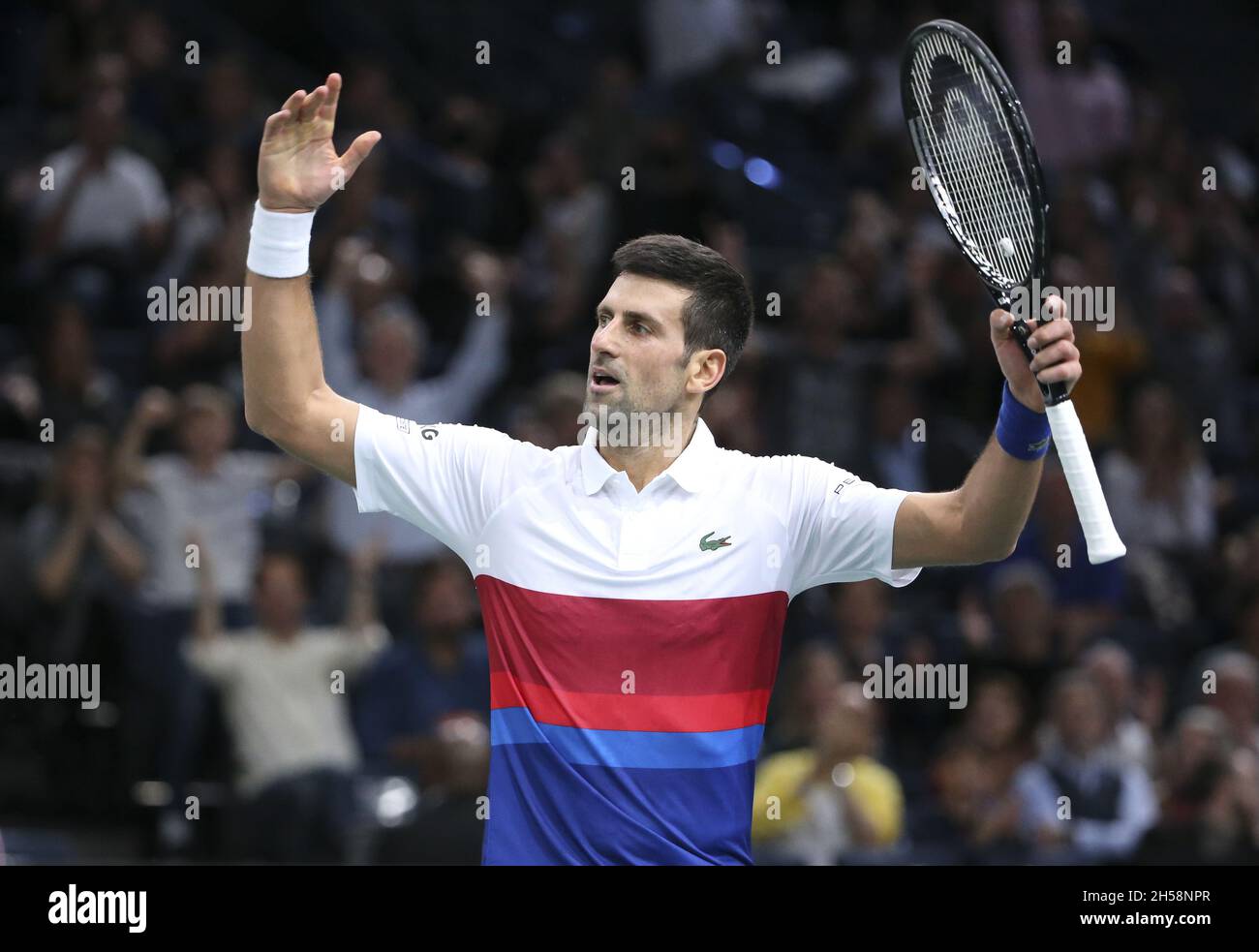 Novak Djokovic di Serbia festeggia un punto durante la finale Rolex Paris Masters 2021, un torneo di tennis ATP Masters 1000 il 7 novembre 2021 presso l'Accor Arena di Parigi, Francia - Foto: Jean Catuffe/DPPI/LiveMedia Foto Stock