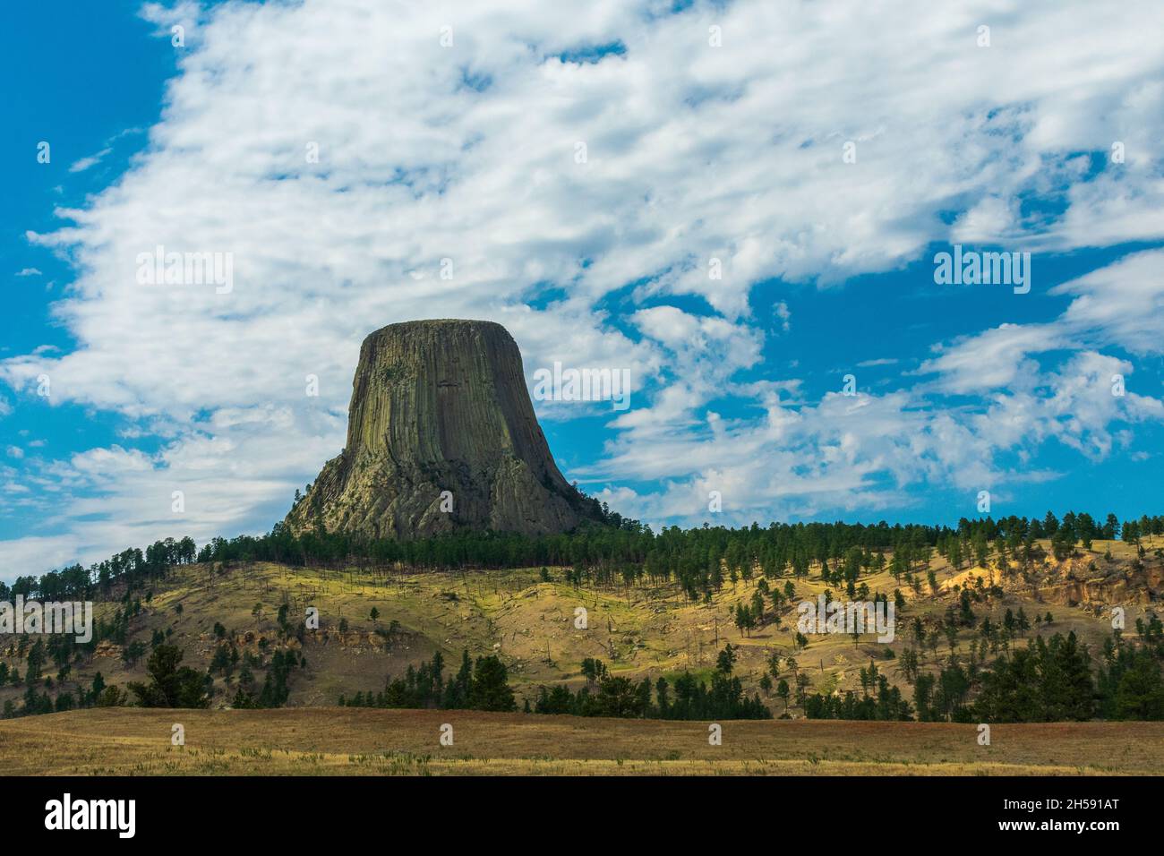 Pomeriggio estivo al Devils Tower National Monument, Wyoming Foto Stock
