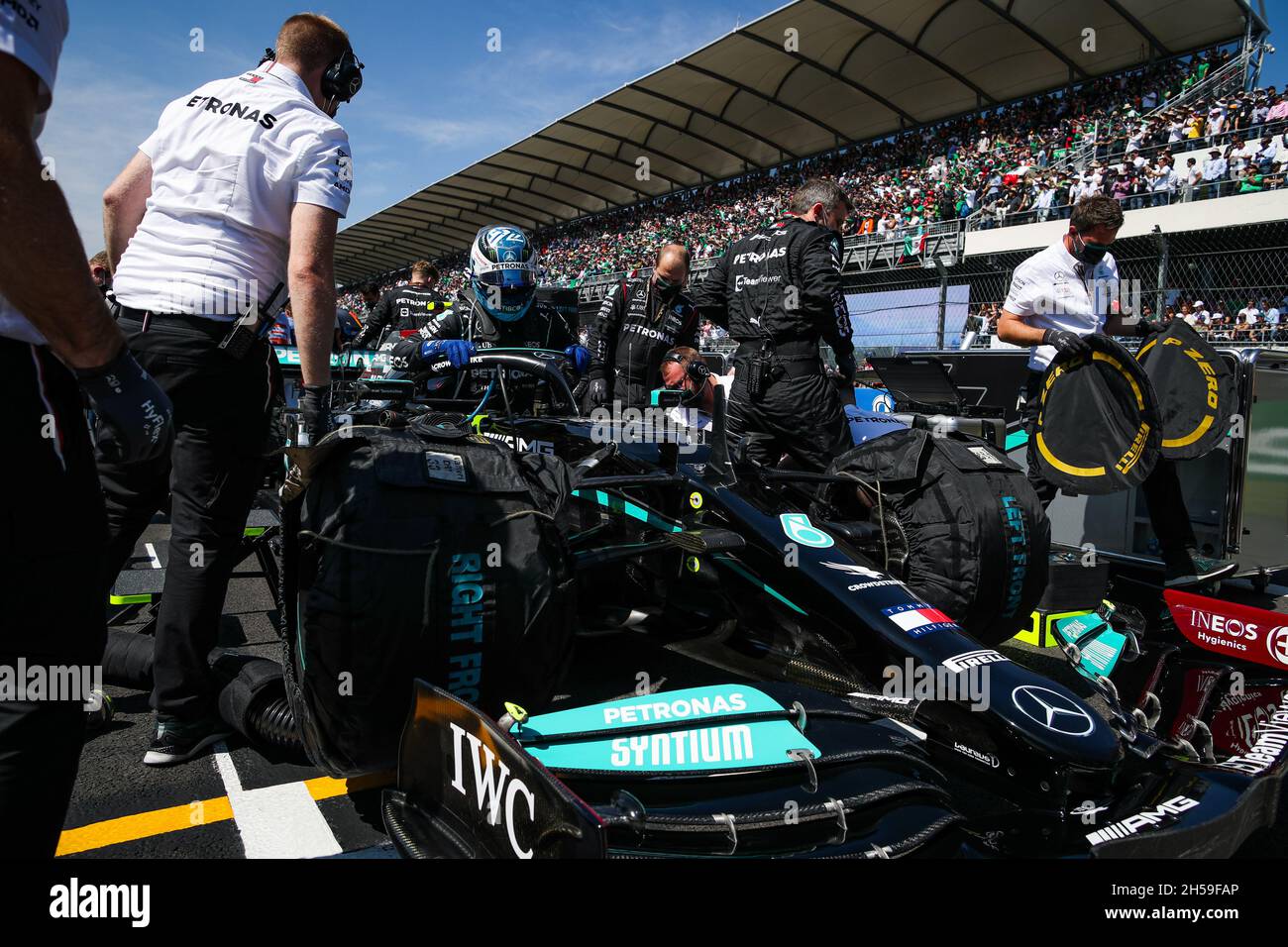 BOTTAS Valtteri (fin), Mercedes AMG F1 GP W12 e Performance, griglia di partenza durante la Formula 1 Gran Premio De la Ciudad De Mexico 2021, Gran Premio di Città del Messico, 18° round del FIA Formula uno World Championship 2021 dal 5 al 7 novembre 2021 sull'Autodromo Hermanos Rodriguez, A Città del Messico, Messico - Foto: Florent Gooden/DPPI/LiveMedia Foto Stock