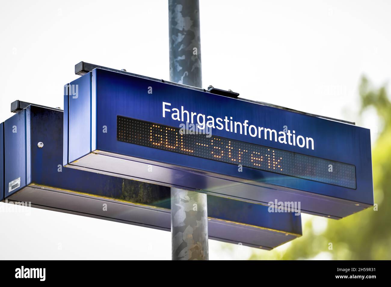 Anzeigetafel an einem Bahnsteig mit der Aufschrift GDL-Streik Foto Stock
