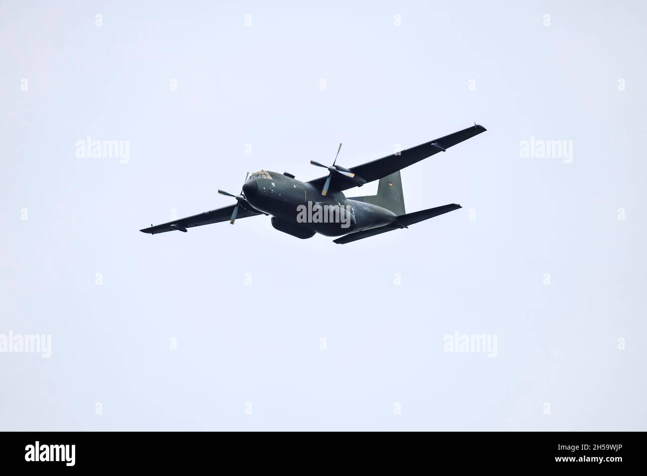 Transall C-160 Transportflugzeug der Bundeswehr über Schleswig-Holstein, Germania Foto Stock