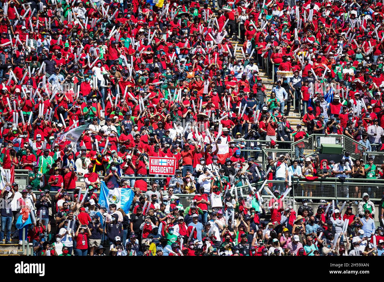 Spettatori, tifosi durante il Gran Premio di Formula 1 De la Ciudad De Mexico 2021, Gran Premio di Città del Messico, 18° round del Campionato del mondo di Formula uno 2021 FIA dal 5 al 7 novembre 2021 sull'Autodromo Hermanos Rodriguez, a Città del Messico, Messico - Foto: Antonin Vincent/DPPI/LiveMedia Foto Stock