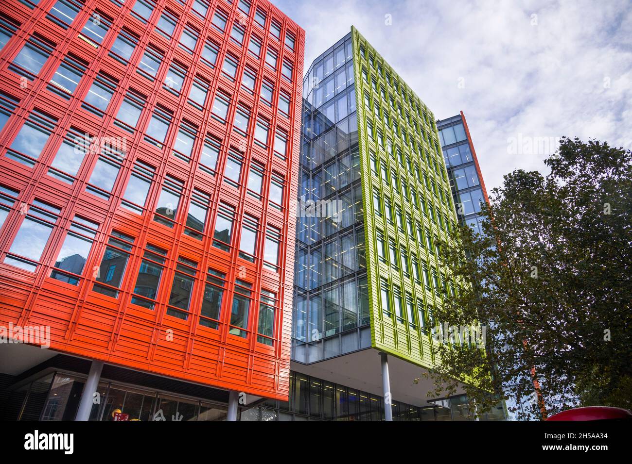 Renzo piano Central St Giles edificio, moderni uffici commerciali vicino a saint giles nei campi, chiesa, St Giles, londra, inghilterra, regno unito Foto Stock