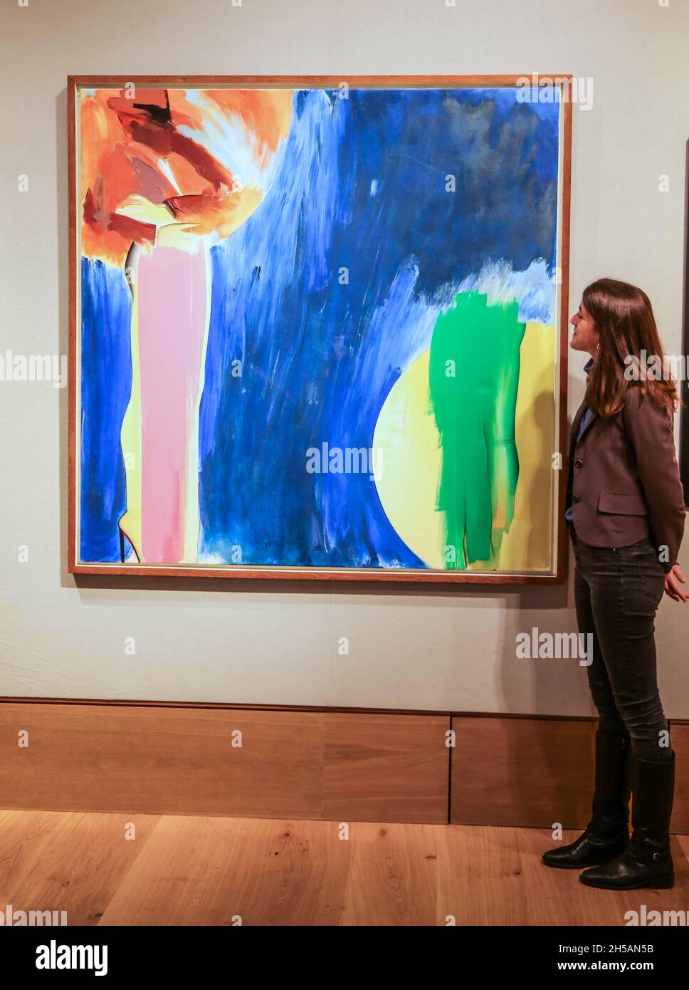 Londra UK lunedì 08 novembre 2021 Allen Jones (nato nel 1937), Una parabola del nostro tempo II, 1981. Stima: £30,000 - 50,000. Da Lichtenstein a Banksy, Louis Vuitton a Supreme, Peter Blake a Damien Hirst, Bonhams Pop x Culture sale ritorna a New Bond Street, Londra giovedì 11 novembre, esplorando le intersezioni di arte e cultura popolare. La vendita cross-dipartimentale presenterà una gamma di arte contemporanea, stampe, cimeli di intrattenimento e pezzi di moda, tutti relativi al tema del 'pop'. Paul Quezada-Neiman/Alamy Live News Foto Stock