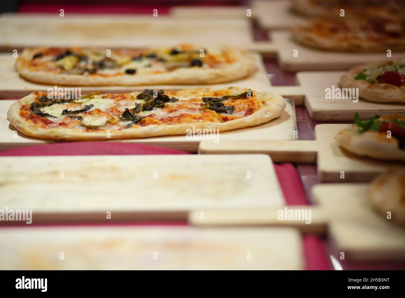 Italia, Lombardia, Pizza Shop Window Foto Stock