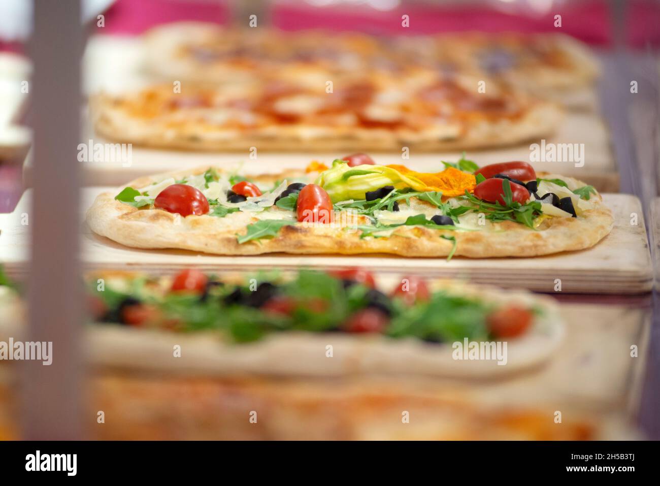 Italia, Lombardia, Pizza Shop Window Foto Stock