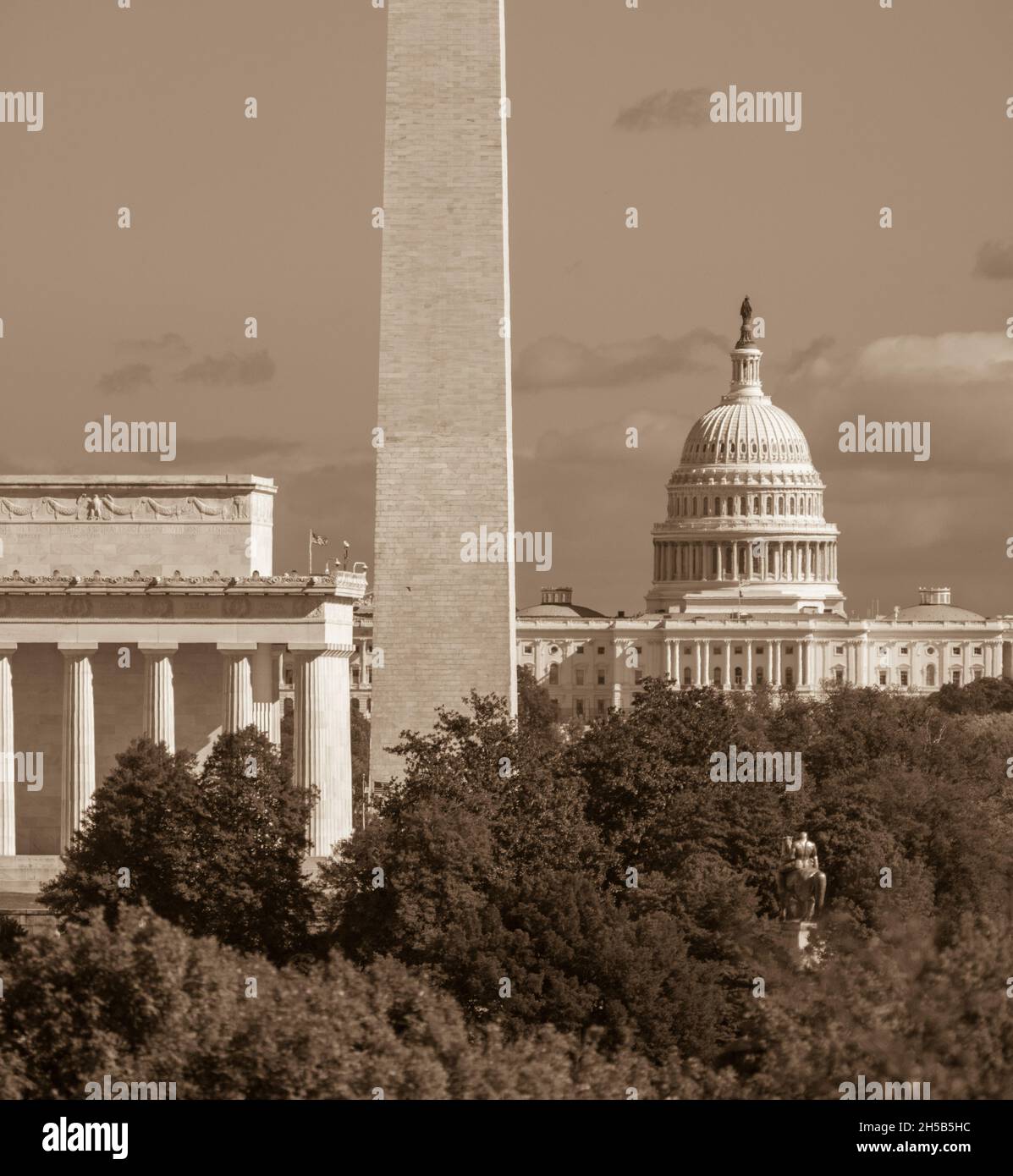 WASHINGTON, DC, Stati Uniti d'America - il Lincoln Memorial, il Monumento a Washington, Stati Uniti Capitol (L-R). Foto Stock