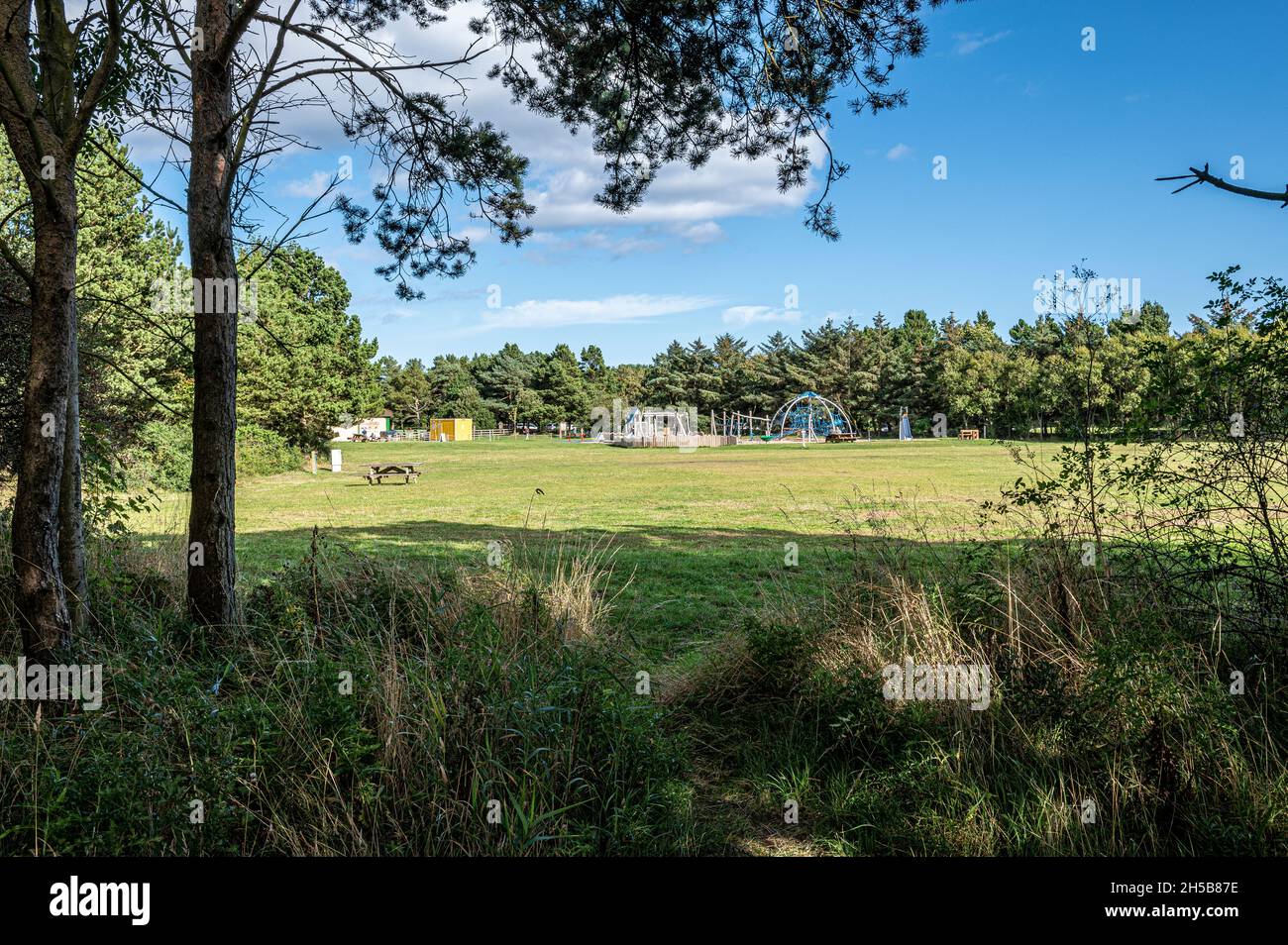 Il Drumberland Bay Country Park di Northumberland, Regno Unito, con area giochi per bambini Foto Stock