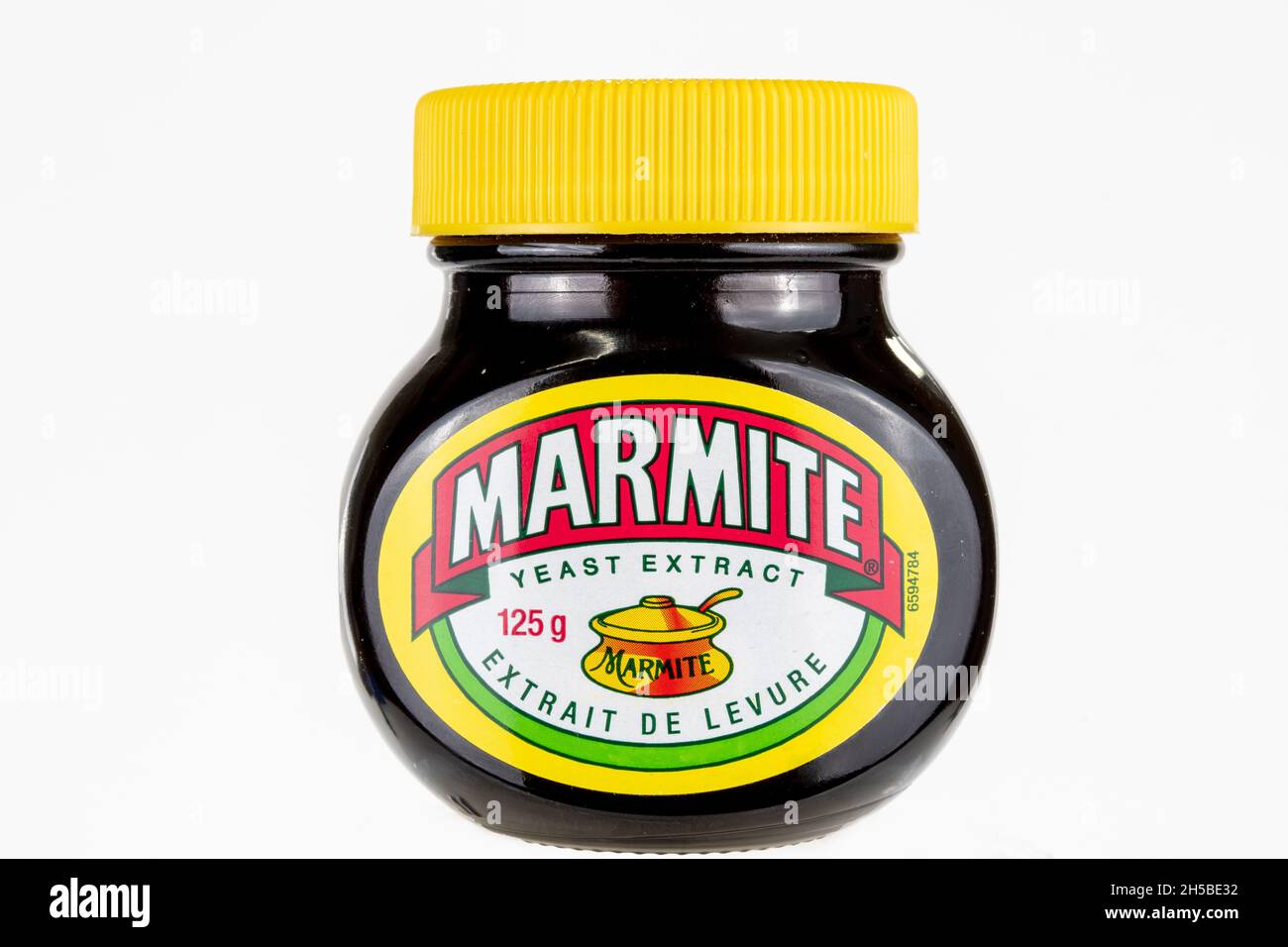 Etichettare su una piccola bottiglia di estratto di lievito marmite di marca.Nov. 7, 2021 Foto Stock