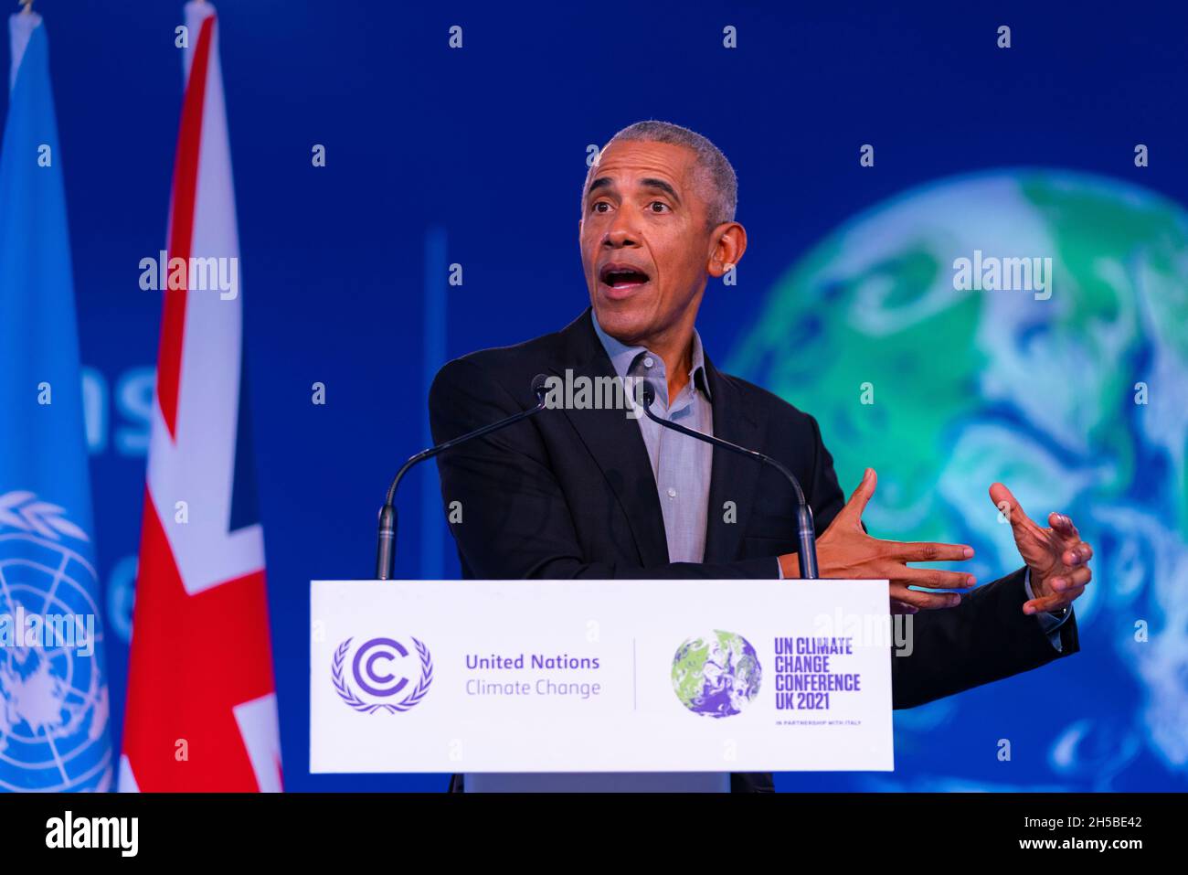 Glasgow, Scozia, Regno Unito. 8 novembre 2021. L'ex presidente americano Barack Obama ha tenuto un discorso ai delegati alla conferenza COP26 delle Nazioni Unite sui cambiamenti climatici che si terrà oggi a Glasgow. Iain Masterton/Alamy Live News. Foto Stock