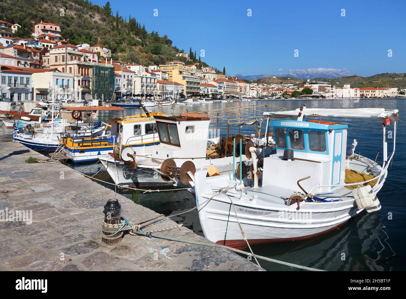 La pittoresca città portuale di Githeio nel Peloponneso meridionale della Grecia Foto Stock