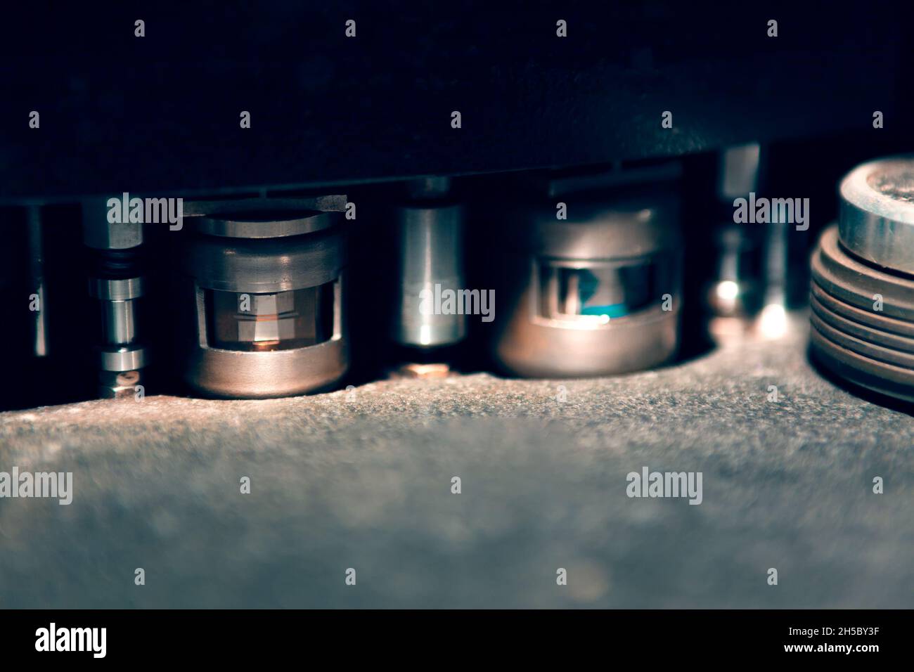 Nastro Magnetophon meccanismo elettromagnetico dettagli . Apparecchiature di radiodiffusione retrò Foto Stock