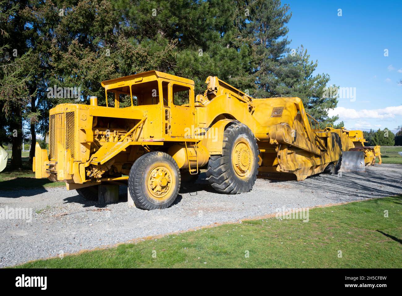 Motorscraper IH495, esposizione di macchinari per movimento terra utilizzati nella costruzione di dighe e canali negli anni '80. Twizel, Canterbury, Isola del Sud, Nuova Zelanda Foto Stock