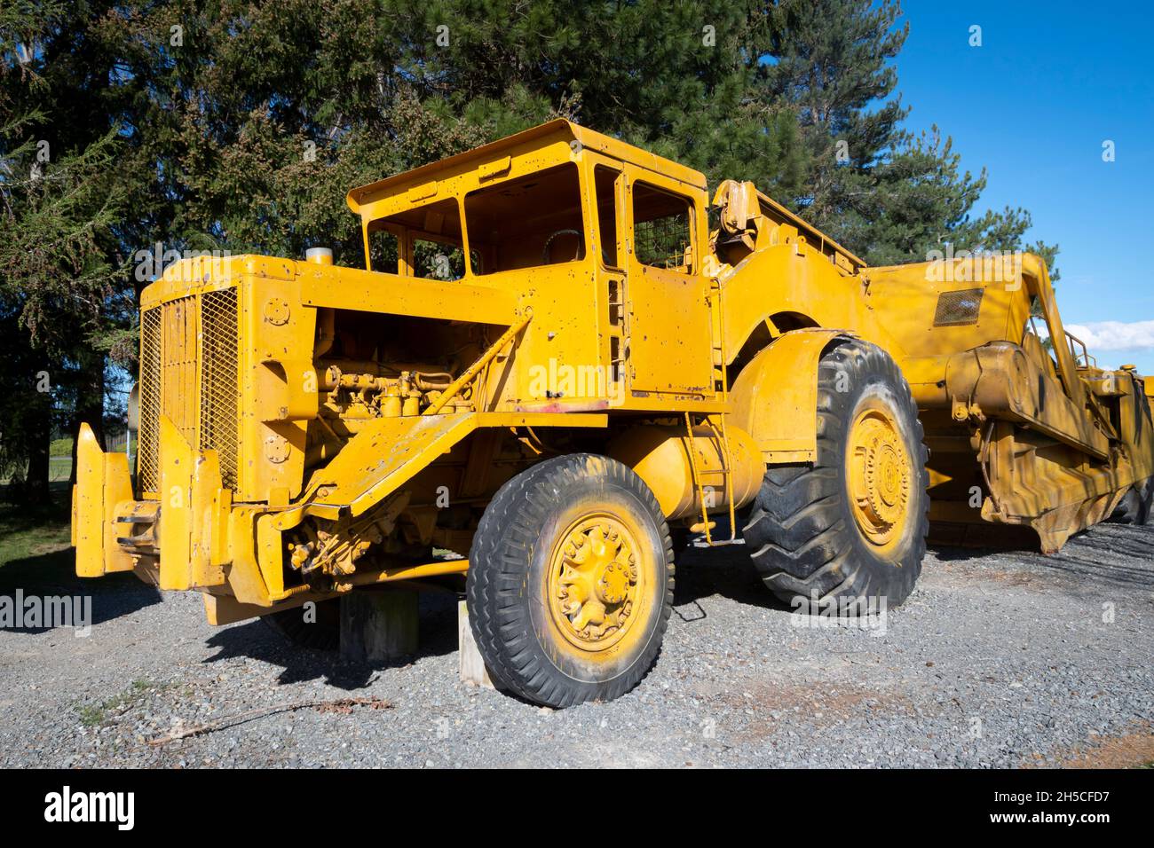 Motorscraper IH495, esposizione di macchinari per movimento terra utilizzati nella costruzione di dighe e canali negli anni '80. Twizel, Canterbury, Isola del Sud, Nuova Zelanda Foto Stock