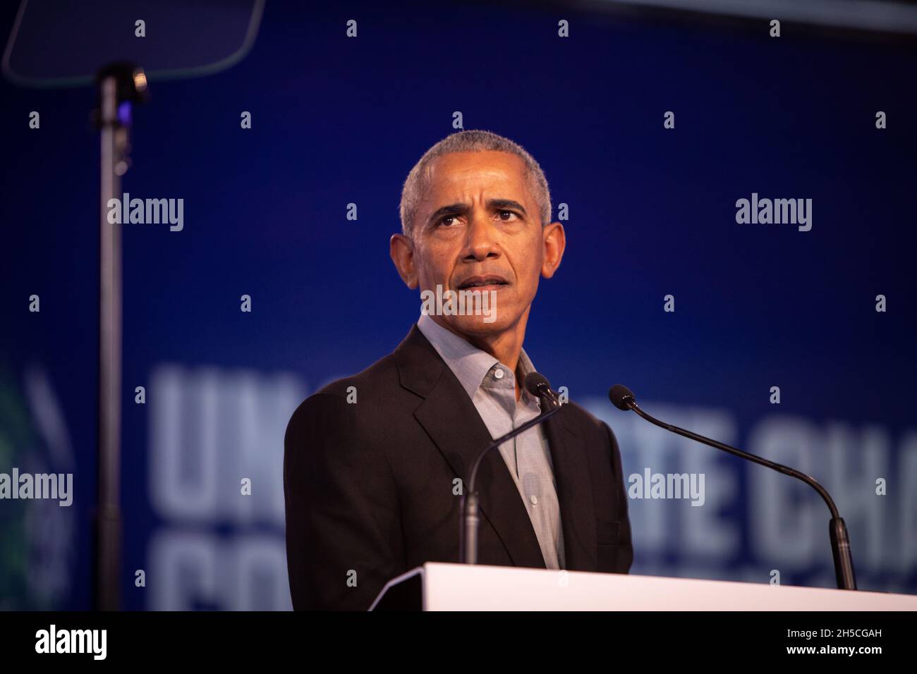 Glasgow, Scozia, Regno Unito. Barack Obama, ex presidente degli Stati Uniti d'America, parla alla 26a Conferenza delle Nazioni Unite sul cambiamento climatico, nota come COP26, a Glasgow, Scozia, Regno Unito, L'8 novembre 2021. Foto:Jeremy Sutton-Hibbert/Alamy Live News. Foto Stock