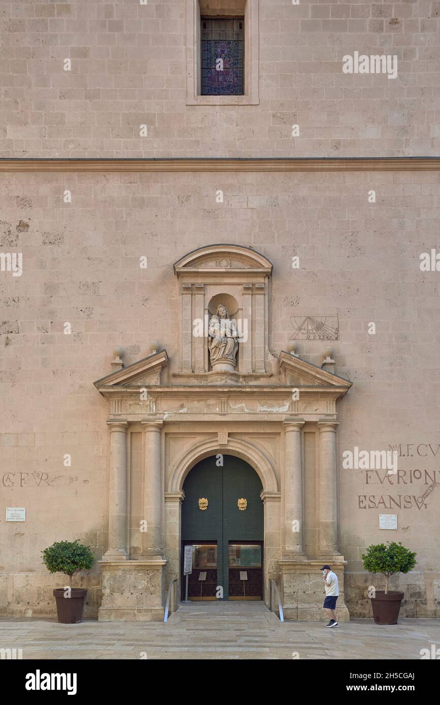 Facciata esterna del Santa Iglesia Concatedral de San Nicolás de Bari nella città di Alicante, Alacant, Spagna, Europa Foto Stock