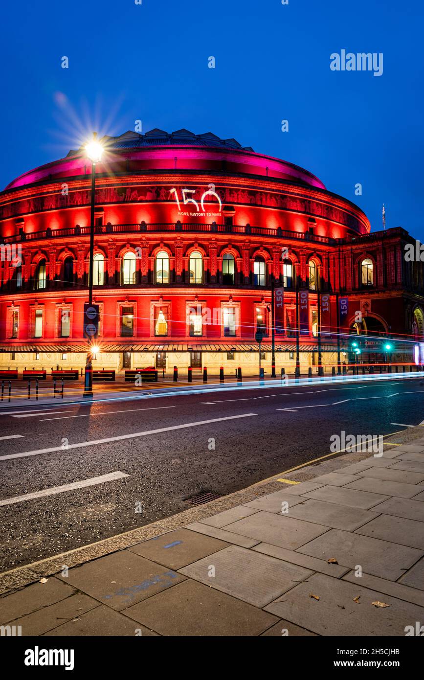 Royal Albert Hall di notte, Londra, Regno Unito Foto Stock