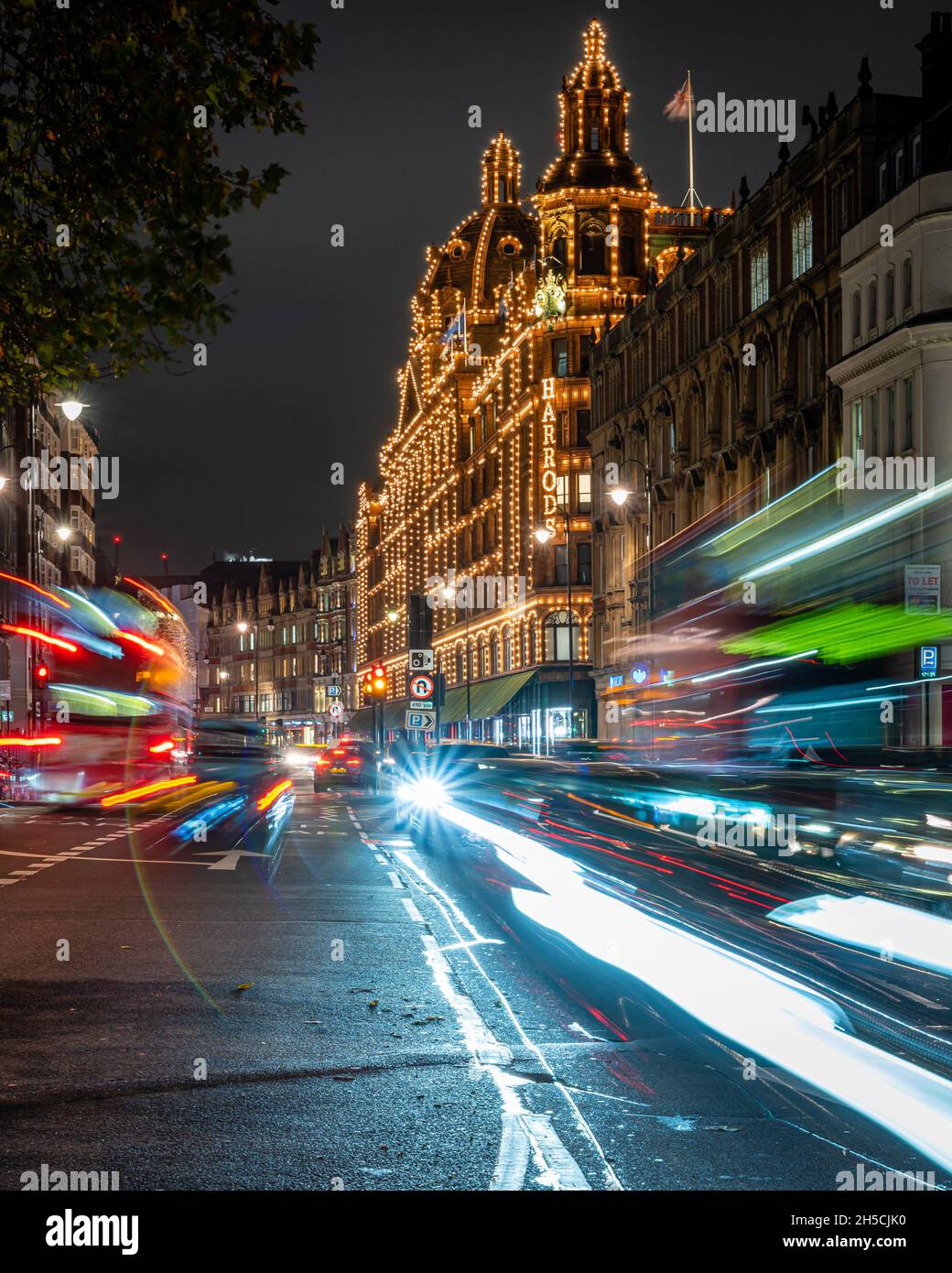 Harrods a Londra di notte, Londra, Regno Unito Foto Stock
