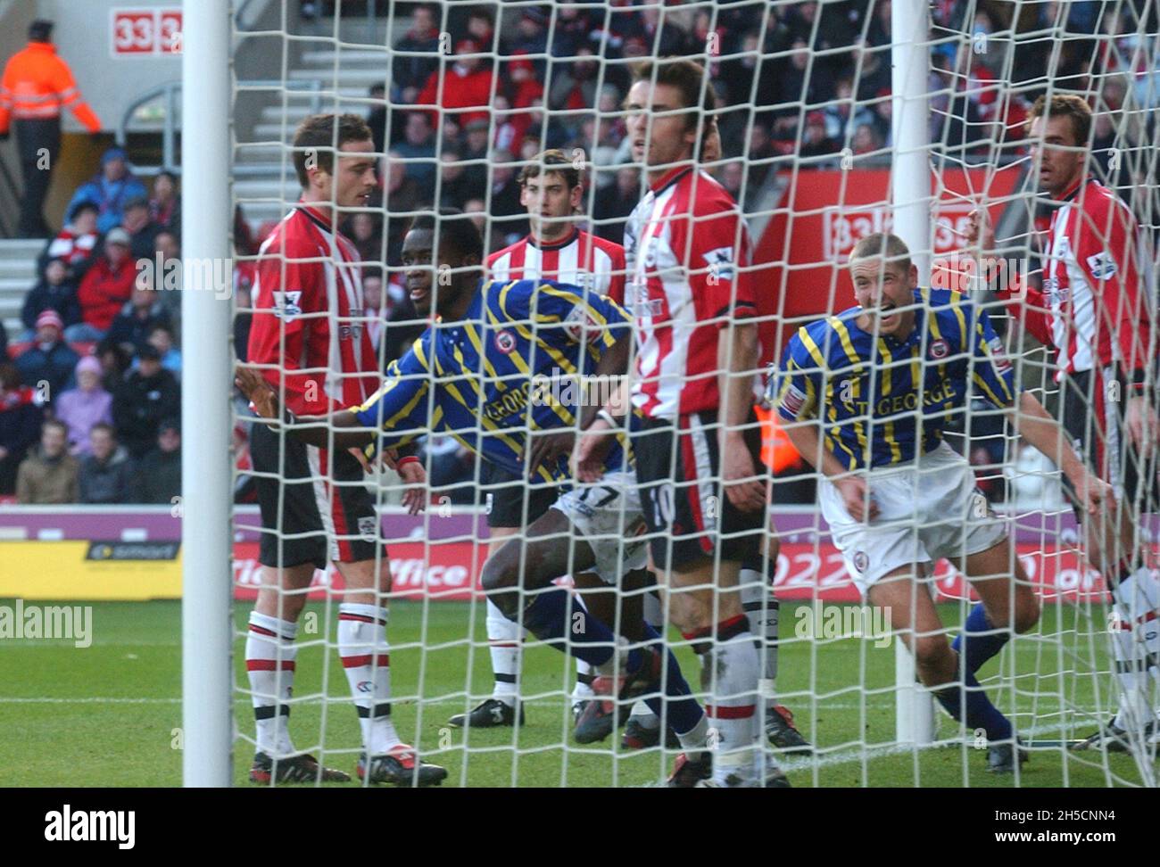 SOUTHAMPTON V BRENTFORD SAM SONJE CELEBRA IL SUO EQUALIZZATORE PIC MIKE WALKER 2005 Foto Stock