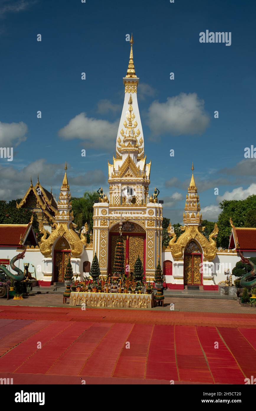 Phra che Phanom si trova a Wat Phra che Phanom Woramahawihan , il sacro sito religioso delle reliquie nordorientali che rappresentano il buddista. Foto Stock