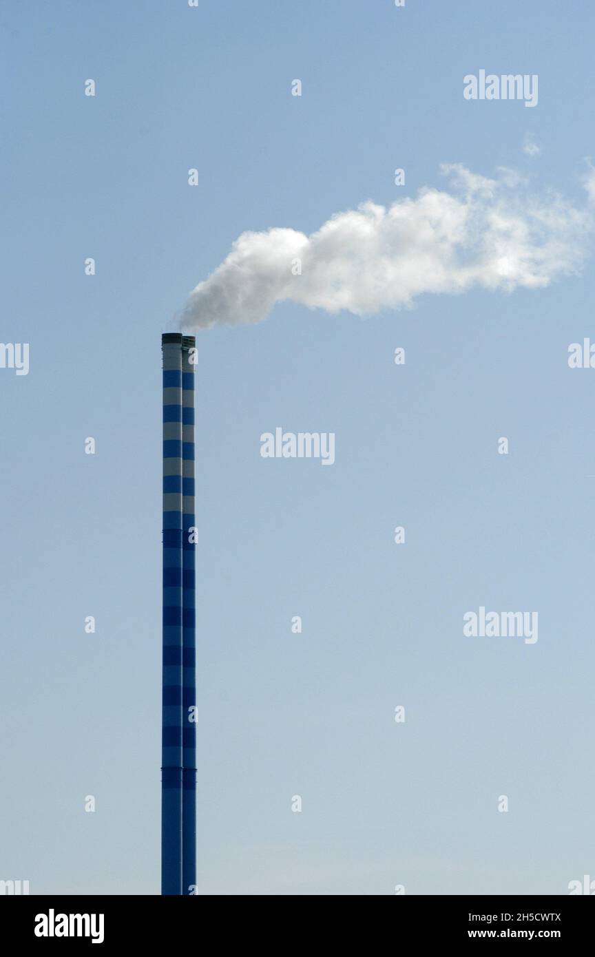 Fuming industria camino, Germania Foto Stock